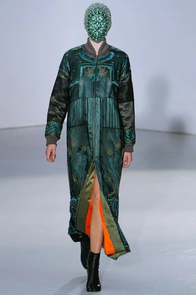 Look 12